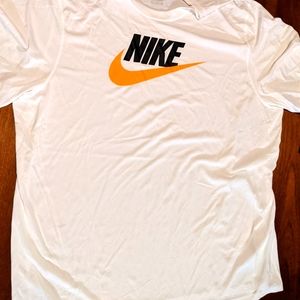 NWT Nike men's dri fit t-shirt